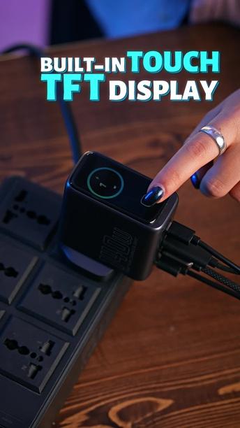 Powerology Voltflow GaN Wall Charger with PD 140W, Single USB-A & Triple USB-C Ports, Ai Temperature Control, Fast Charge Support, Multiple Device Compatibility, TFT Smart Display Interface - Black