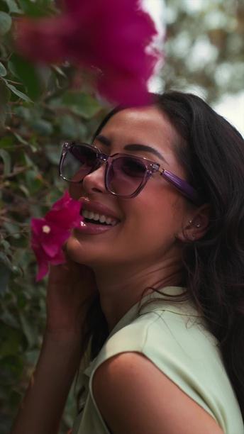 Powerology Smart Audio Sunglasses with UV Protection, Smart Touch Control, Gradiant Purple Lenses, 6 Hours Talktime, 8 Hours Playtime, Magnetic Charging, 2x 90mAh Battery Capacity, Bluetooth Version 5.4, 15m Transmission Distance, Smart Sleep Mode, Auto-Pairing, Low Latency - Purple
