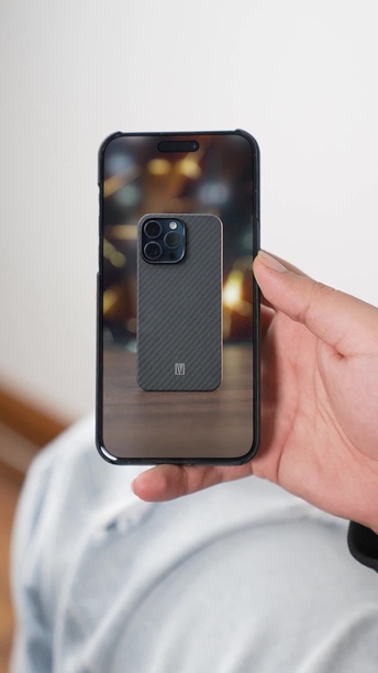  قم بشراء حافظة Levelo 1500D فائقة النحافة لهاتف Iphone 15 Pro Max بمظهر كربوني رائع ثلاثي الأبعاد (LVLSDC15PMBK)