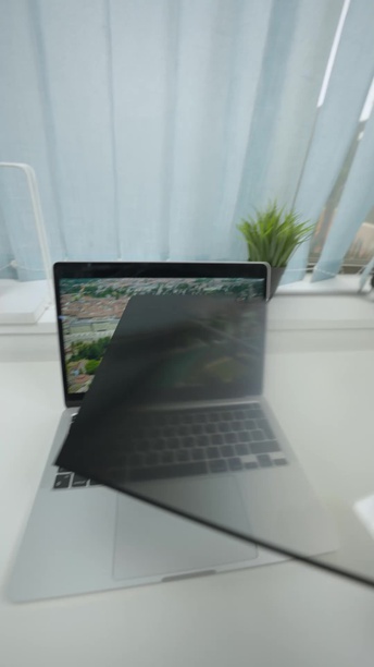 اشترِ واقي شاشة الخصوصية Levelo Air Shield Air Adsorption لجهاز MacBook Pro مقاس 16 بوصة الآن في الإمارات العربية المتحدة (LVLPRISMAC136)